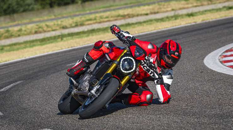Ducati Monster ecco come sarà la V2 2026