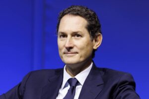 La nuova mossa di John Elkann: uno storico pezzo di FIAT potrebbe essere venduto