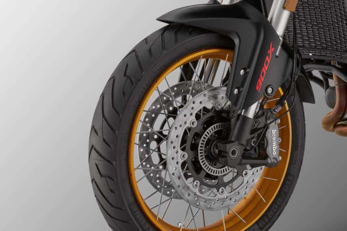 La nuova moto cinese è proposta ad un prezzo eccezionale: i dettagli sull'ammiraglia che può fare fuori Ducati e Moto Morini