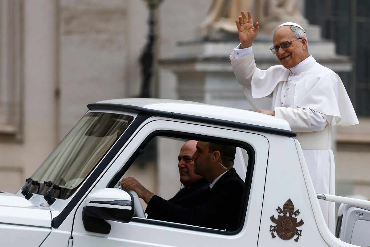 Il Papa può guidare l'auto? Cosa dice la Legge: esiste un caso davvero particolare