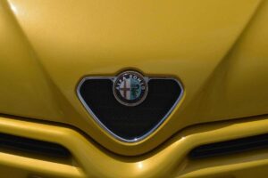 L'ultima "vera" Alfa Romeo viene lavata dopo 20 anni di fermo: il risultato finale è da infarto (VIDEO)