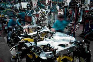 Automotive, la crisi è senza fine: arrivano segnali tremendi, il settore è quasi al collasso