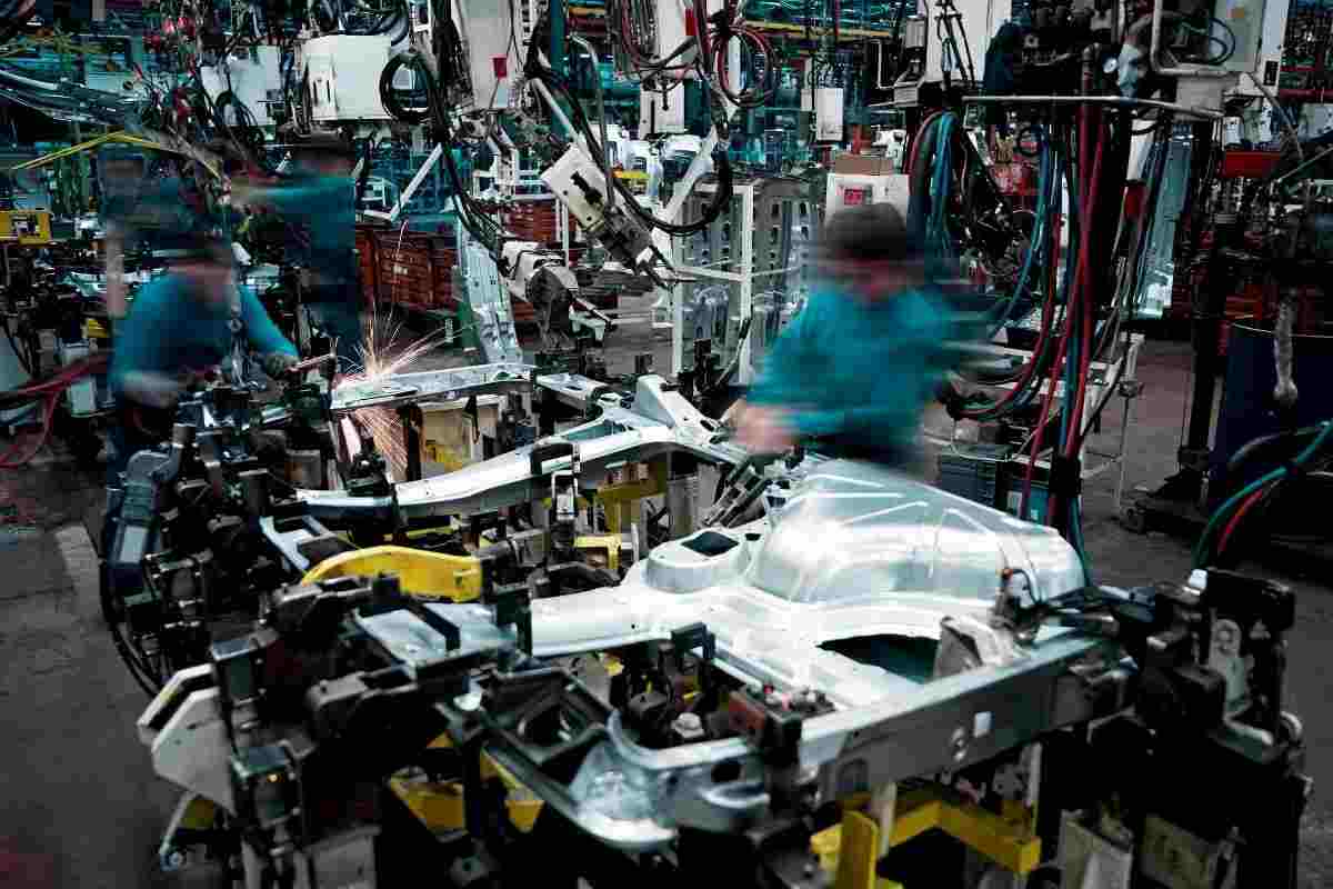 Automotive, la crisi è senza fine: arrivano segnali tremendi, il settore è quasi al collasso