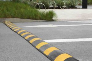 Addio ai dossi sulla strada