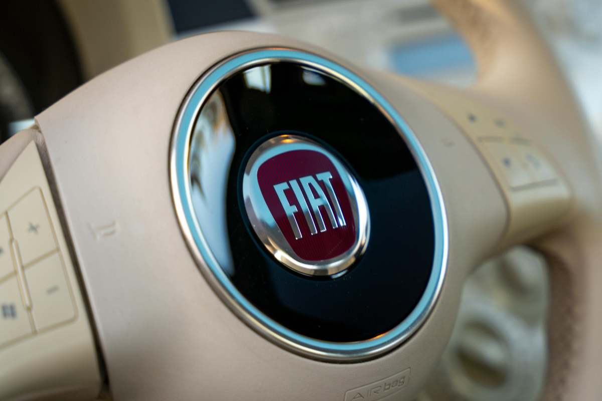 Una delle FIAT più belle e rare di sempre è stata ritrovata in uno sfasciacarrozze: ancora oggi lascia tutti a bocca aperta (FOTO)