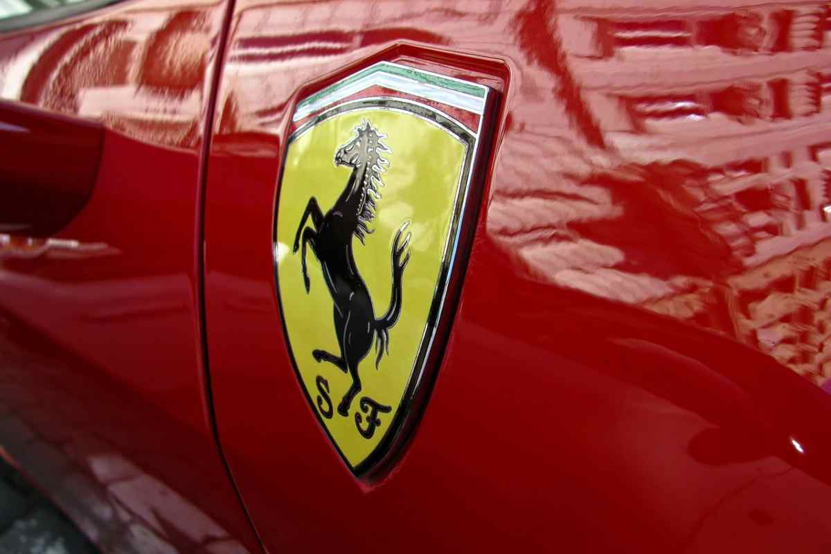 Ferrari costa solo 36.000 euro