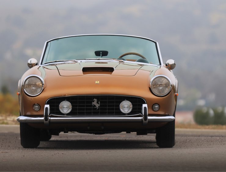 Ferrari 250 GT Spider California SWB con motore V12