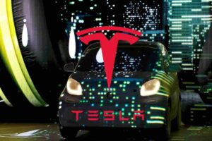 Smart "vuole" Tesla, l'annuncio che spiazza: i suoi clienti restano senza parole