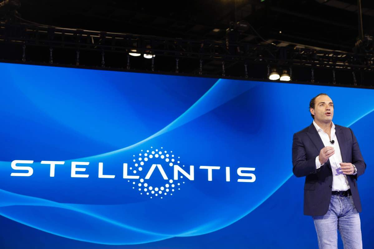 Stellantis, spuntano problemi enormi: tutti a casa, operai in ansia perenne e ora si rischia il disastro