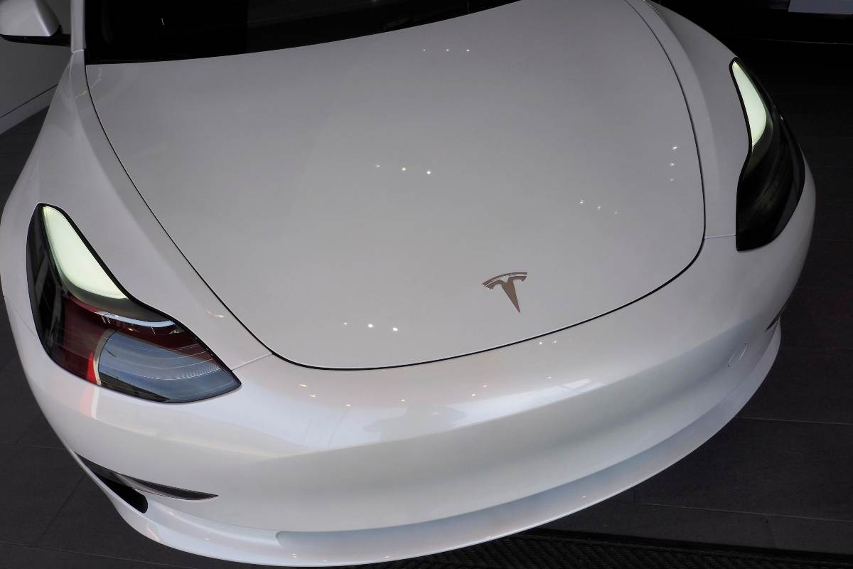 Tesla arriva l'ennesima stoccata