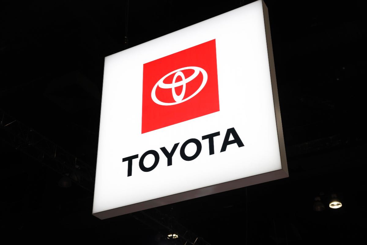 Toyota si schiera contro l'elettrico