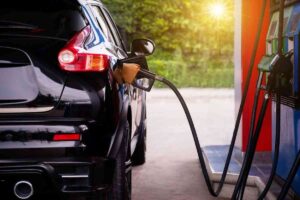 Richiesta ufficiale al Governo, addio ad elettrico e benzina: scelto il carburante per il futuro