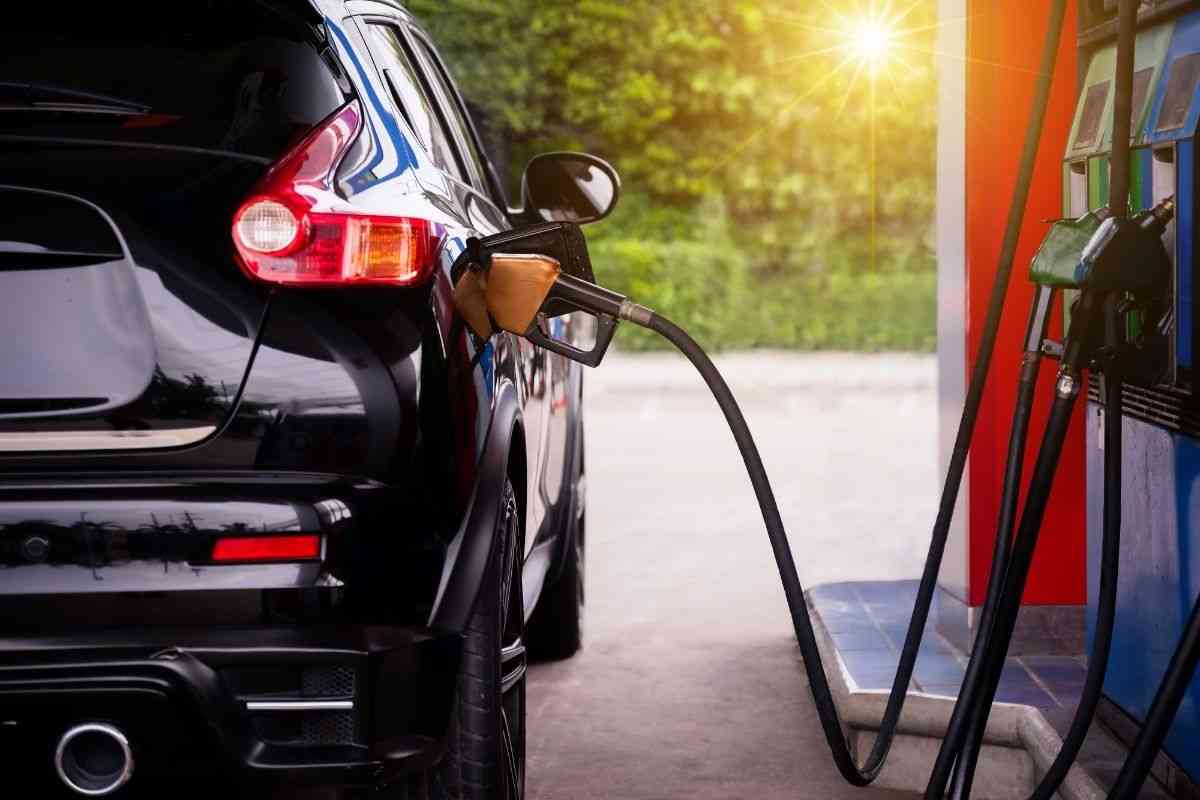 Richiesta ufficiale al Governo, addio ad elettrico e benzina: scelto il carburante per il futuro
