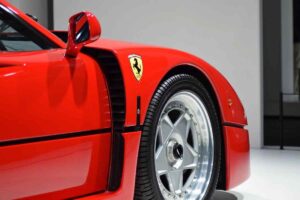 Abbandonata per trent'anni, questa splendida Ferrari torna in vita: il risultato finale è da togliere il fiato (VIDEO)