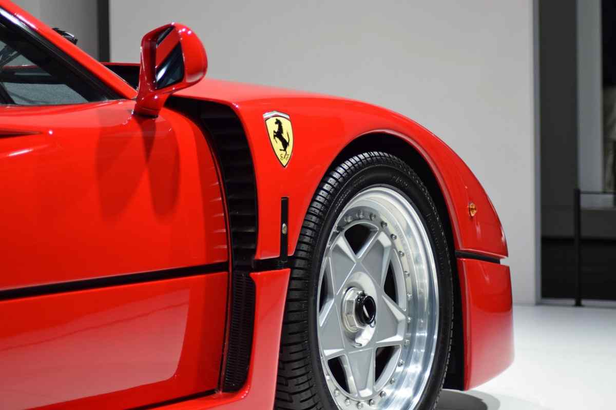 Abbandonata per trent'anni, questa splendida Ferrari torna in vita: il risultato finale è da togliere il fiato (VIDEO)