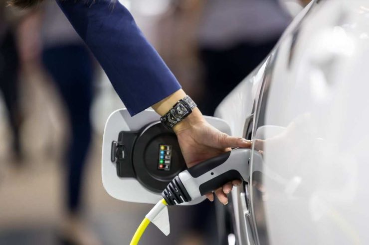 Elettriche meno inquinanti delle termiche