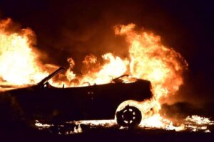 Incendio auto distrutta da 800.000 euro
