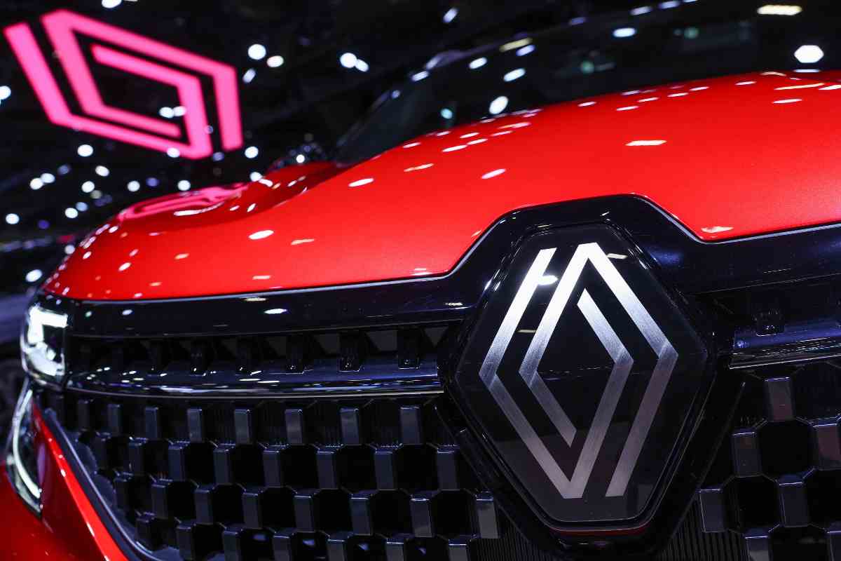La Renault più estrema di sempre, può fare anche la Dakar: stile da utilitaria, ma muscoli e potenza da fuoristrada